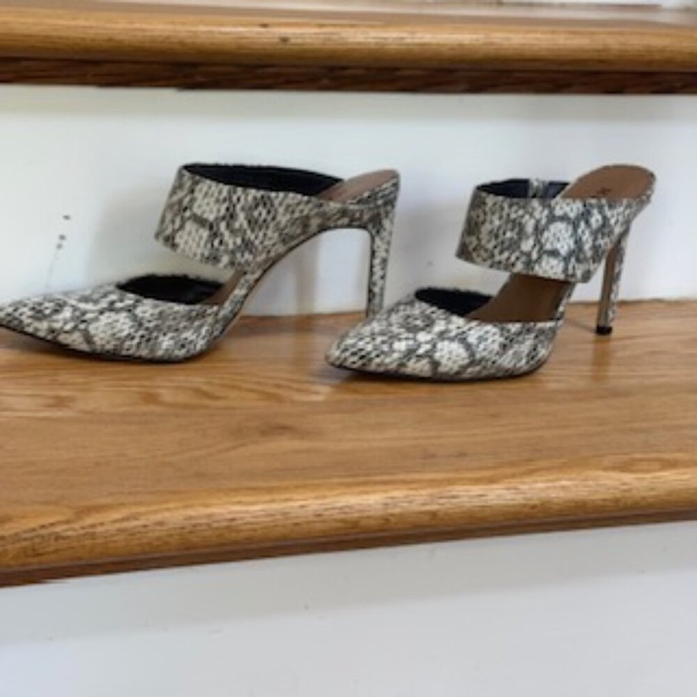 Renvy Snakeskin Leather Mule Size 9M
